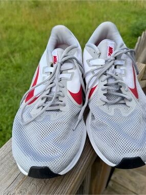 Nike Downshifter 10 Running Shoes White Red Men’s Size 11.5 AR4946-006